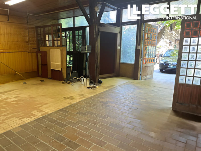 Image No.8-3 Bed House for sale