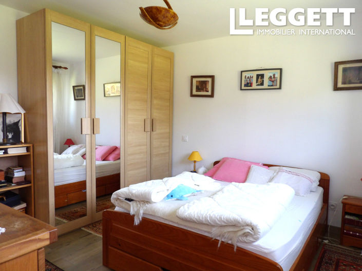 Image No.6-5 Bed House for sale