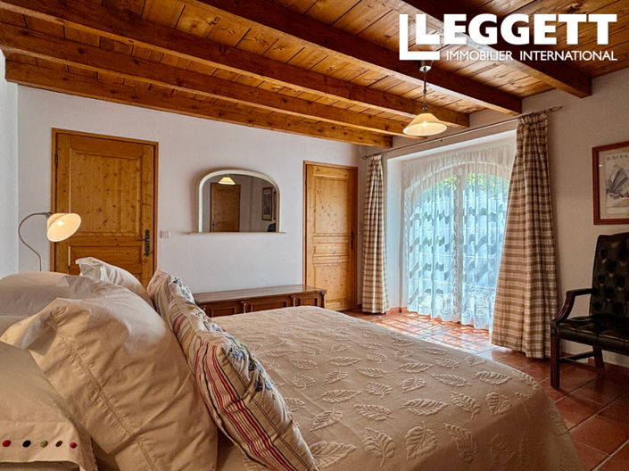 Image No.6-4 Bed House for sale