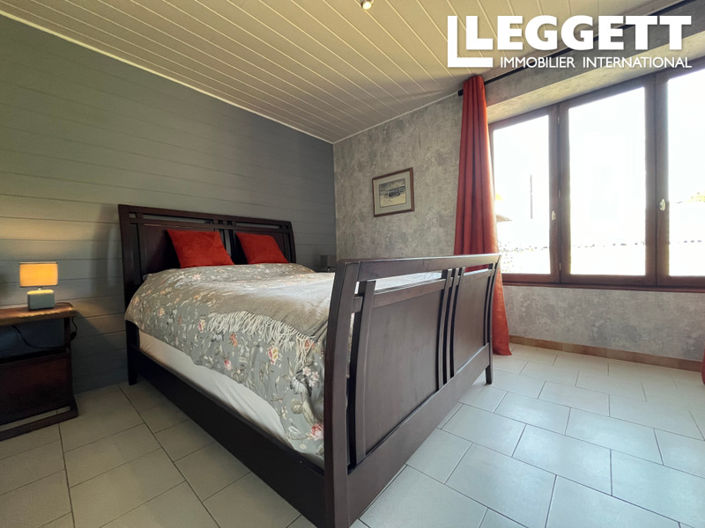 Image No.10-4 Bed House for sale