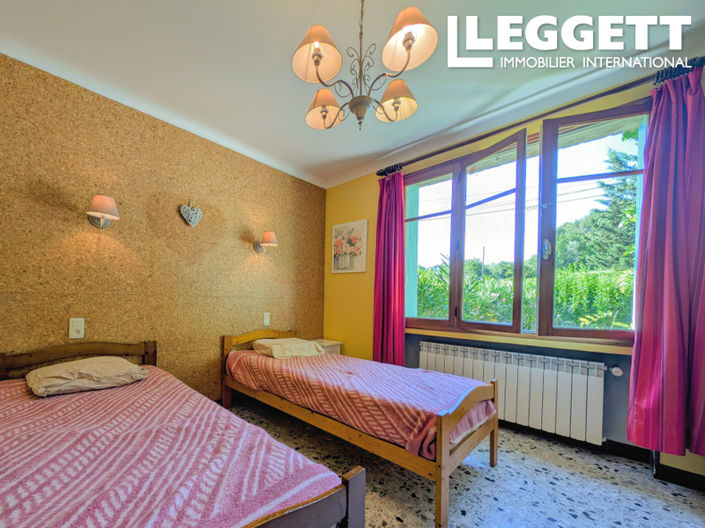 Image No.7-6 Bed House for sale