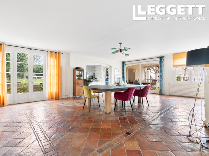 Image No.7-5 Bed House for sale