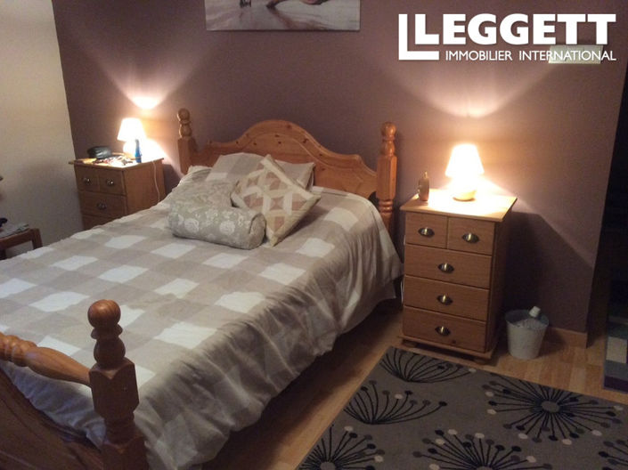 Image No.8-4 Bed House for sale