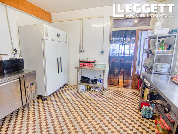 Image No.6-4 Bed Commercial for sale