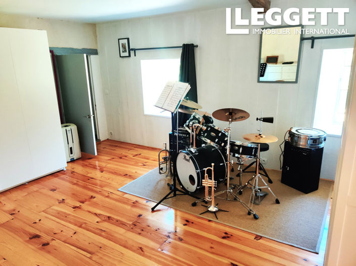 Image No.9-5 Bed House for sale