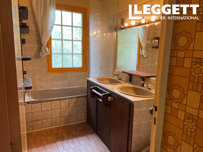 Image No.9-6 Bed House for sale