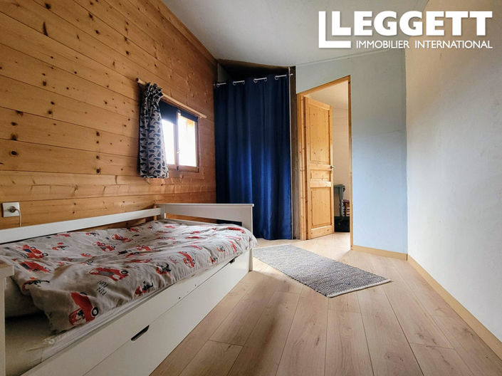 Image No.10-3 Bed House for sale