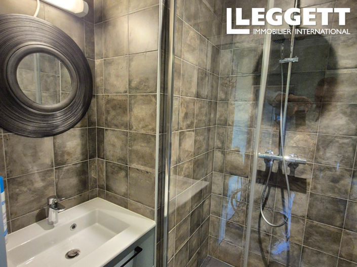 Image No.8-6 Bed House for sale