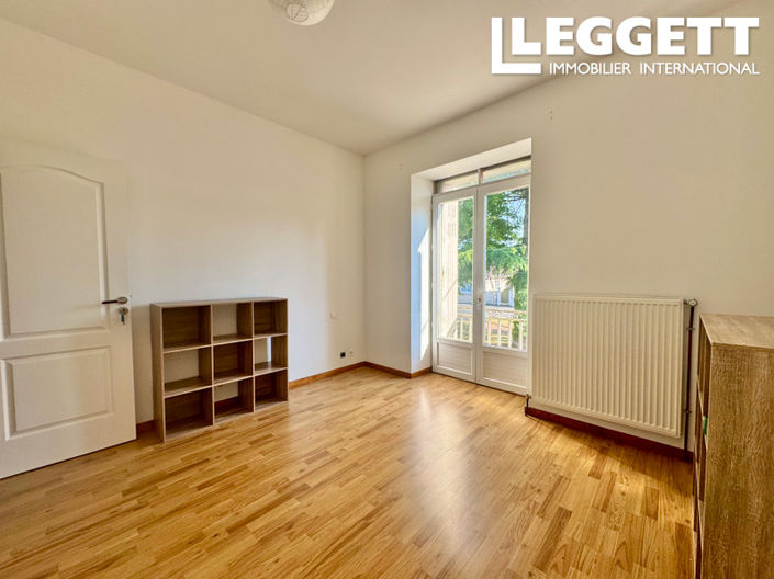 Image No.6-4 Bed House for sale