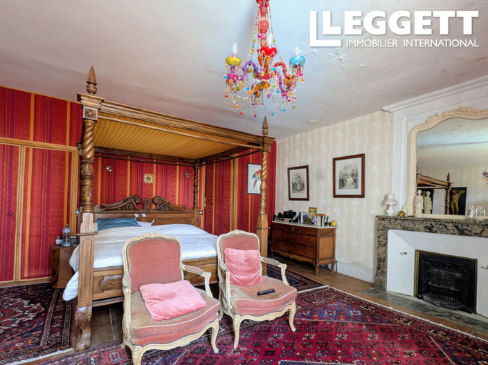 Image No.5-8 Bed House for sale