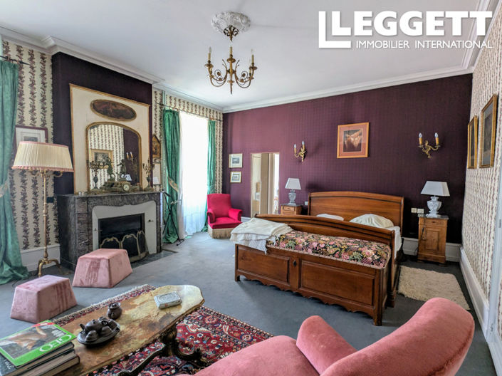 Image No.6-8 Bed House for sale