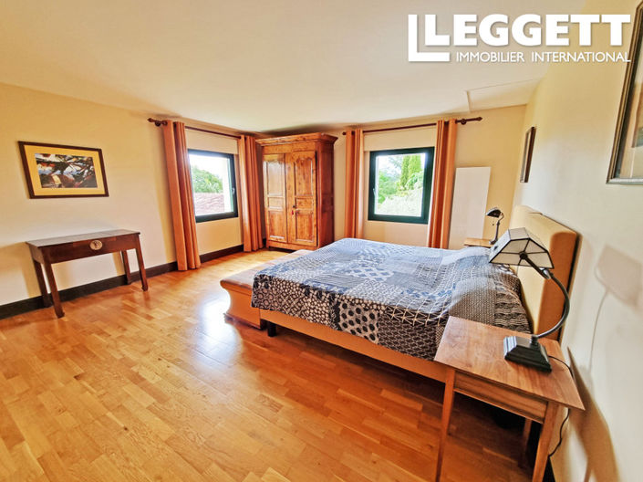 Image No.6-5 Bed House for sale