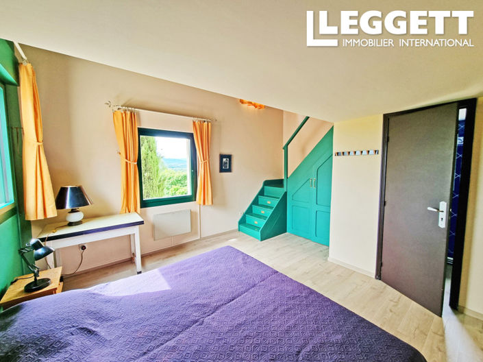 Image No.8-5 Bed House for sale