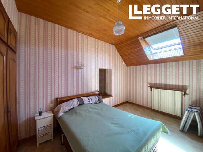 Image No.9-5 Bed House for sale