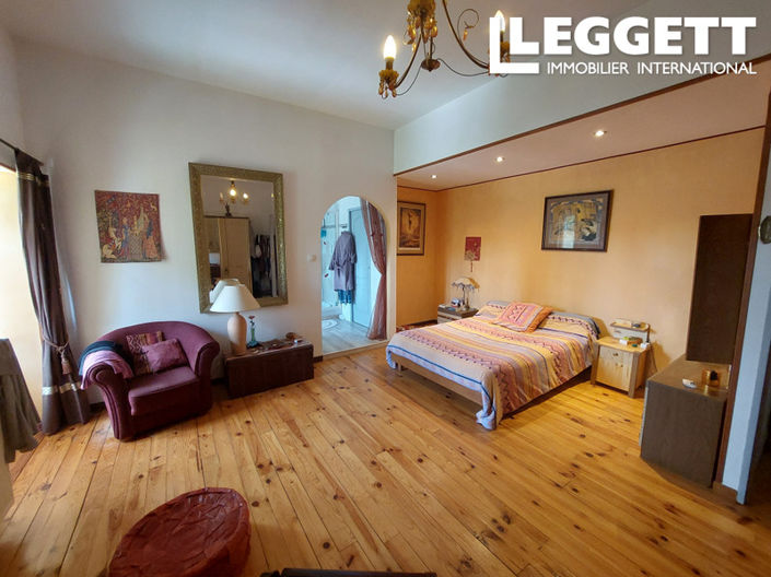 Image No.8-5 Bed House for sale