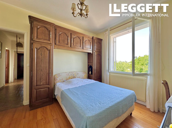 Image No.8-5 Bed House for sale