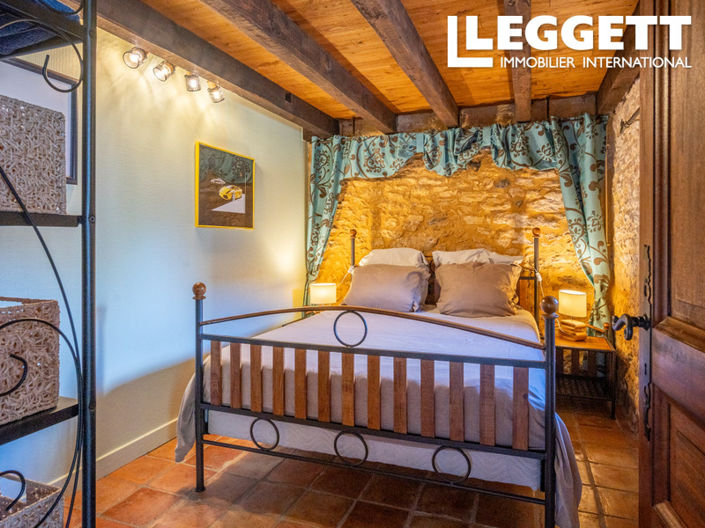 Image No.7-7 Bed House for sale