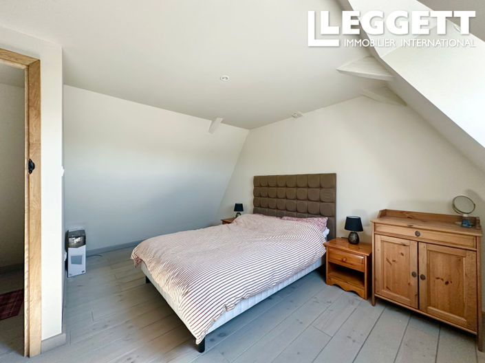 Image No.8-6 Bed House for sale