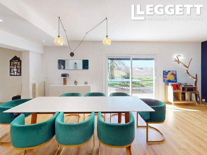 Image No.8-5 Bed House for sale