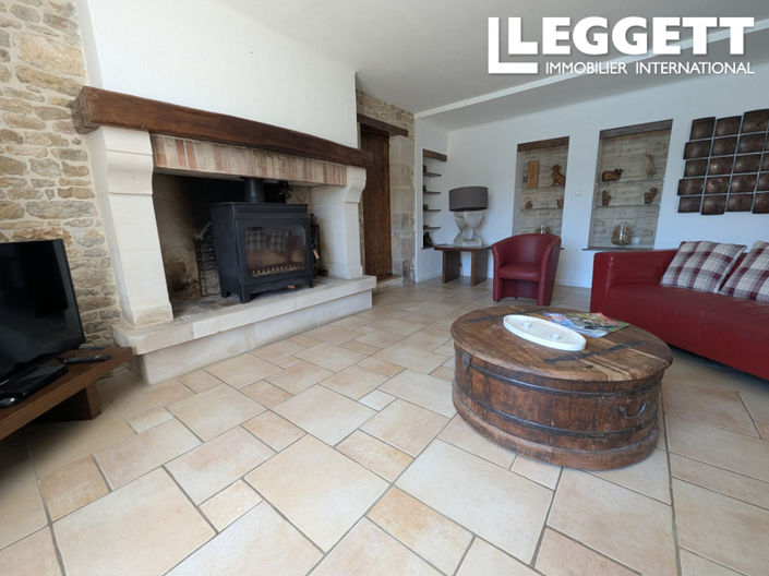 Image No.8-6 Bed House for sale