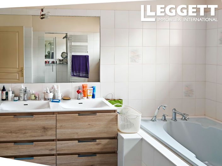 Image No.10-4 Bed House for sale