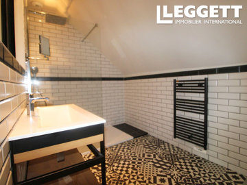 ahr0chm6ly9jzg4uagvzdglhlmltbw8vaw1hz2uvvevom