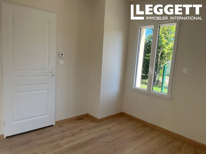 Image No.8-2 Bed House for sale