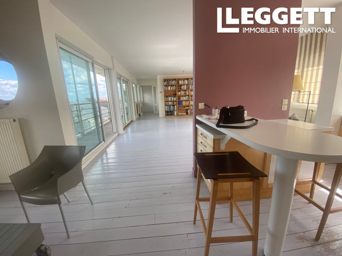 Image No.2-4 Bed House for sale