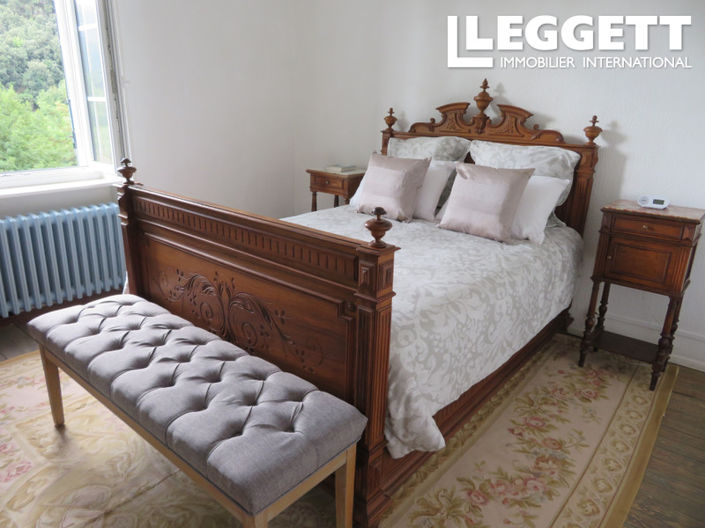 Image No.6-5 Bed House for sale