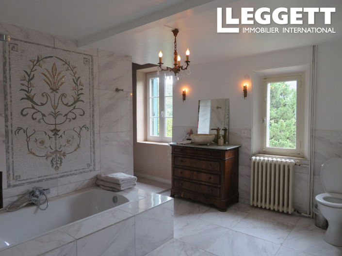 Image No.8-5 Bed House for sale