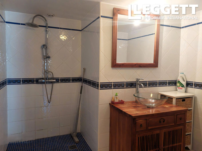 Image No.9-6 Bed House for sale