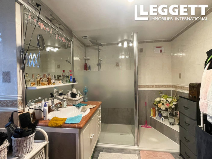 Image No.10-3 Bed House for sale