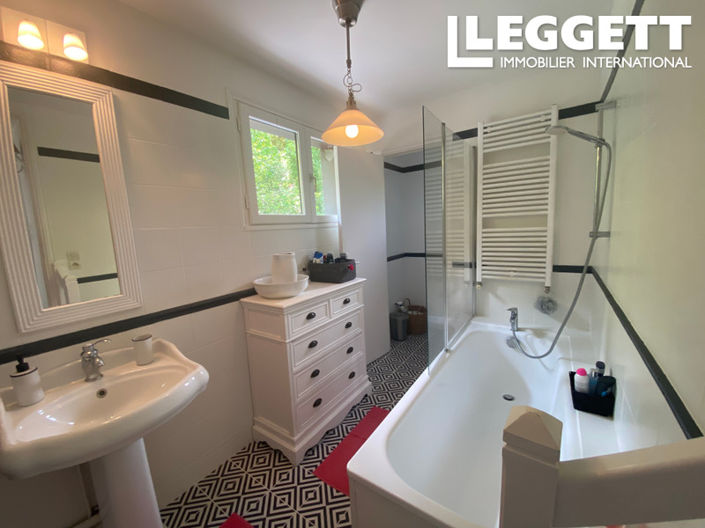 Image No.8-4 Bed House for sale