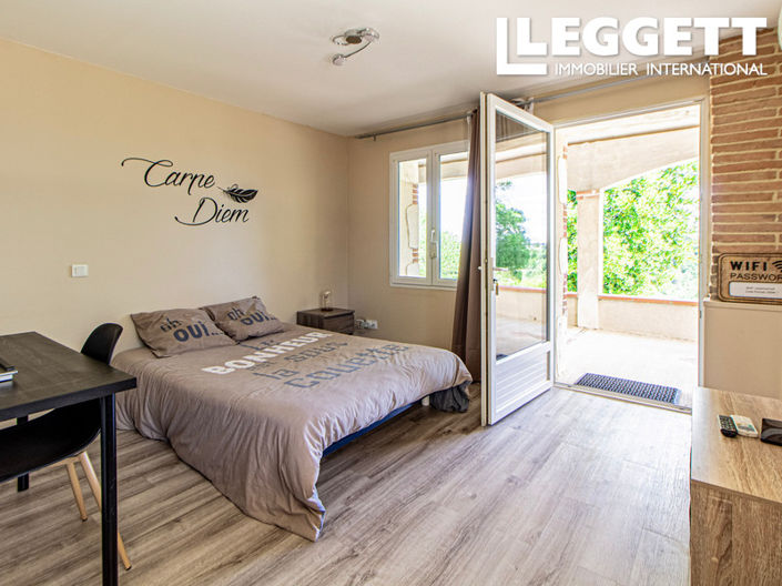 Image No.7-8 Bed House for sale