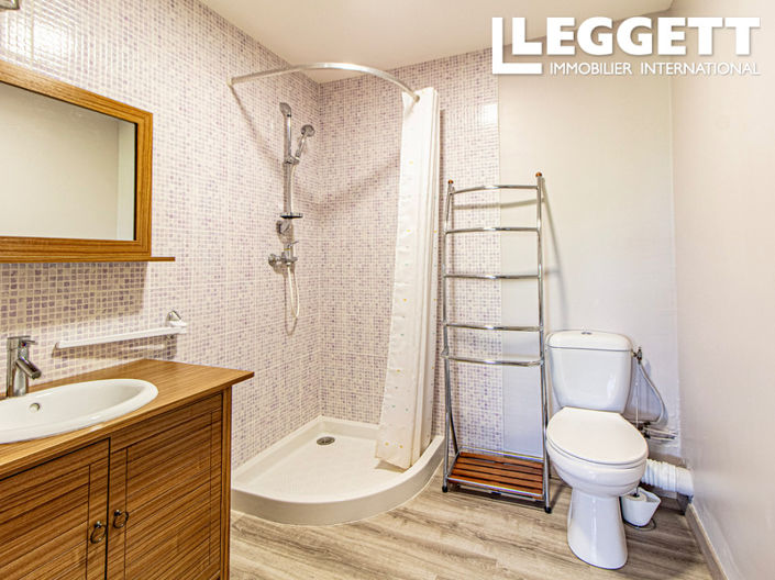 Image No.8-8 Bed House for sale