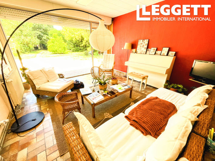 Image No.6-8 Bed House for sale