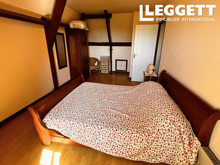 Image No.6-4 Bed House for sale