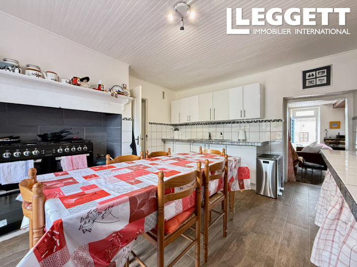 Image No.8-8 Bed House for sale