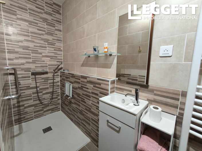 Image No.8-5 Bed House for sale