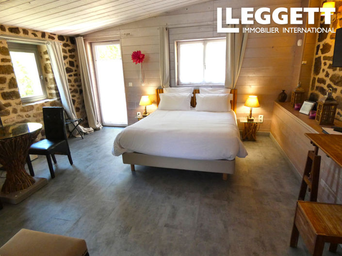 Image No.6-6 Bed House for sale