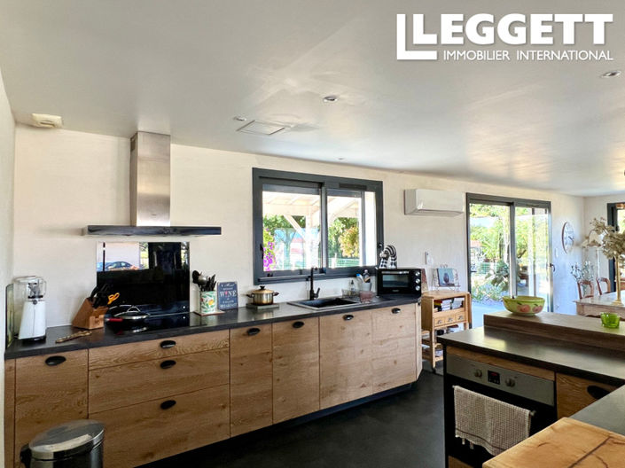 Image No.8-3 Bed House for sale