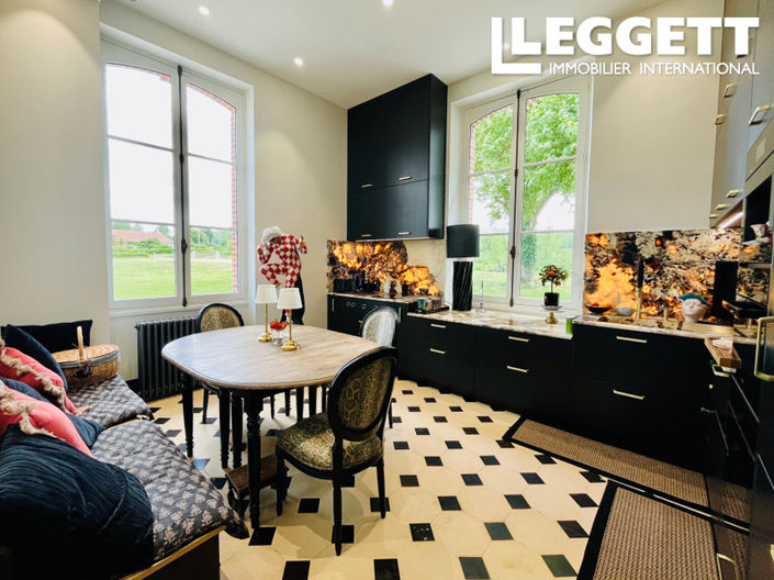 Image No.6-7 Bed Chateaux for sale