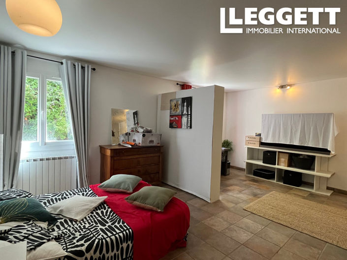 Image No.8-6 Bed House for sale