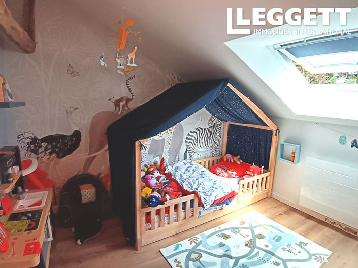 Image No.10-3 Bed House for sale