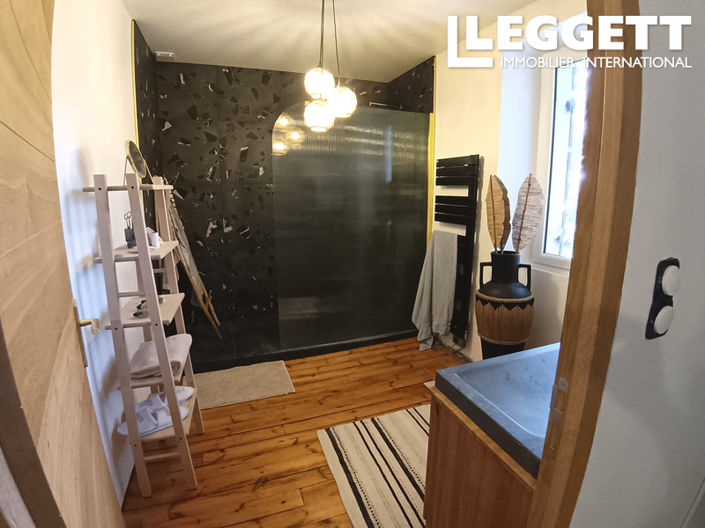 Image No.8-3 Bed House for sale