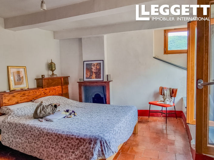 Image No.6-5 Bed House for sale