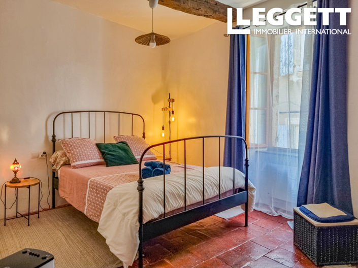 Image No.8-5 Bed House for sale