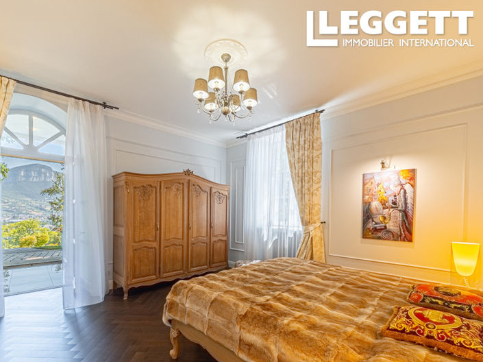 Image No.9-7 Bed House for sale