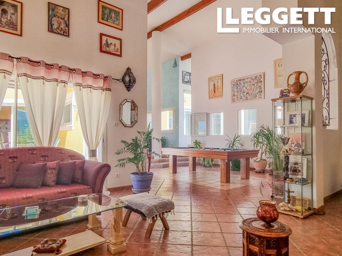 Image No.6-5 Bed House for sale