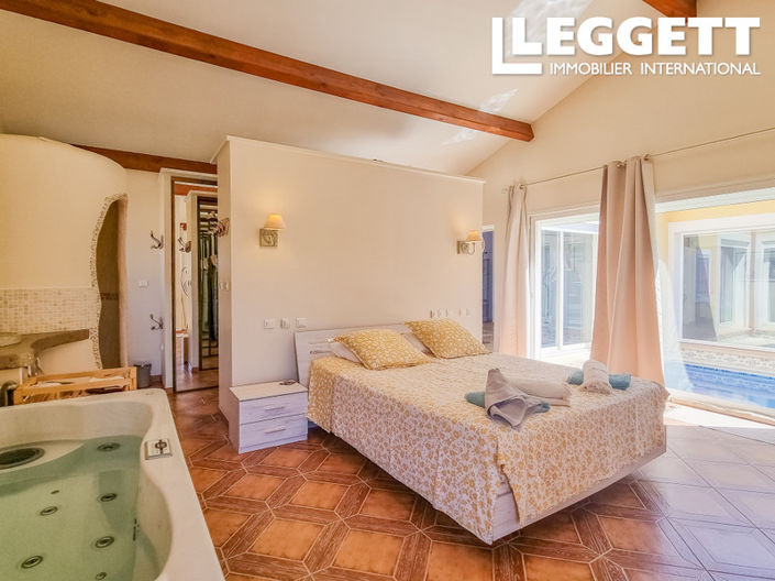 Image No.9-5 Bed House for sale